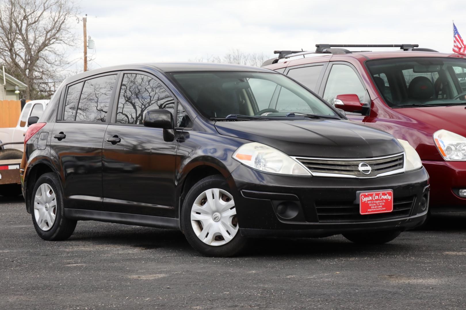 2011 BLACK NISSAN VERSA 1.8 SL Hatchback (3N1BC1CP6BL) with an 1.8L L4 DOHC 16V engine, CVT transmission, located at 420 E. Kingsbury St., Seguin, TX, 78155, (830) 401-0495, 29.581060, -97.961647 - Photo#0